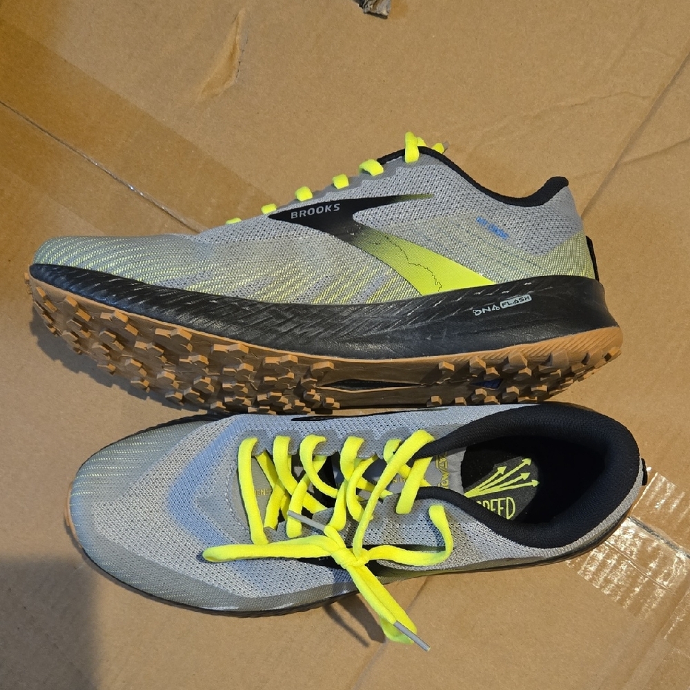 Brooks CATAMOUNT Trail Running Shoe Grey/Nightlife/Black  Men Size 9